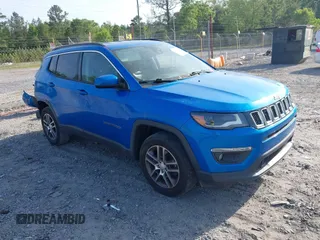 2018 Jeep Compass Latitude z VIN 3C4NJDBB0JT142295, wystawiony jako IAAI lot #42069684 z przebiegiem 112 564 mil mil oraz . Historia ofert i sprzedaży dostępna na DreamBid. Obrazek 1.