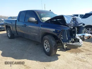 2010 Chevrolet Silverado 1500 LS with VIN 1GCSCREA5AZ134148, listed as a IAAI auction lot 41576732 with 211,421 mi miles. Bid and sale history available at carsss.com. Image 1.