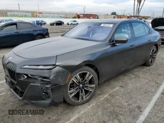 2023 BMW i7 xDrive60 z VIN WBY53EJ06PCK94598, wystawiony jako Copart lot #79552504 z przebiegiem 16 412 mil mil oraz Szkody całkowita. Historia ofert i sprzedaży dostępna na DreamBid. Obrazek 1.