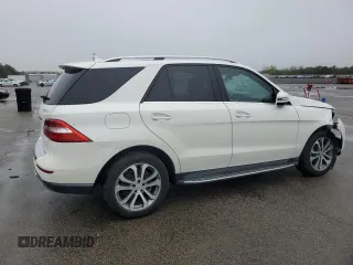 2015 Mercedes-Benz M 350 z VIN 4JGDA5HBXFA480547, wystawiony jako Copart lot #55746865 z przebiegiem 94 050 mil mil oraz Szkody całkowita. Historia ofert i sprzedaży dostępna na DreamBid. Obrazek 3.