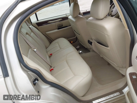 2009 Lincoln Town Car Signature Limited z VIN 2LNHM82V19X631610, wystawiony jako IAAI lot #42074205 z przebiegiem Nie podano mil oraz . Historia ofert i sprzedaży dostępna na DreamBid. Obrazek 8.