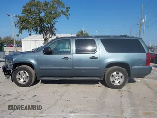 2008 Chevrolet Suburban LT w/3LT with VIN 3GNFC160X8G162523, listed as a IAAI auction lot 41527311 with 245,195 mi miles. Bid and sale history available at carsss.com. Image 14.