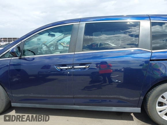 2017 Honda Odyssey SE with VIN 5FNRL5H30HB025472, listed as a IAAI auction lot 42212081 with 33,557 mi miles and . Bid and sale history available at carsss.com. Image 15.