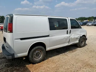1999 Chevrolet Express Cargo with VIN 1GCHG35R3X1110004, listed as a Copart auction lot 59386095 with 141,925 mi miles and Salvage title. Bid and sale history available at DreamBid. Image 3.