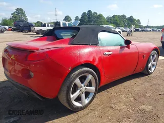 2006 Pontiac Solstice with VIN 1G2MB33B36Y101025, listed as a IAAI auction lot 42022422 with 197,378 mi miles. Bid and sale history available at carsss.com. Image 4.