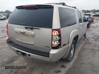 2010 Chevrolet Suburban LT z VIN 1GNUKJE32AR274468, wystawiony jako IAAI lot #42097027 z przebiegiem 257 180 mil mil oraz . Historia ofert i sprzedaży dostępna na DreamBid. Obrazek 4.