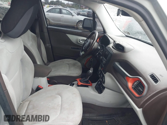 2015 Jeep Renegade Latitude z VIN ZACCJBBT2FPC28341, wystawiony jako IAAI lot #42286301 z przebiegiem 120 676 mil mil oraz . Historia ofert i sprzedaży dostępna na DreamBid. Obrazek 5.