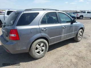 2008 Kia Sorento LX with VIN KNDJC735885836309, listed as a IAAI auction lot 41972002 with 199,357 mi miles. Bid and sale history available at carsss.com. Image 4.