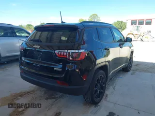 2022 Jeep Compass Latitude Lux z VIN 3C4NJDFB8NT127866, wystawiony jako IAAI lot #41859265 z przebiegiem 29 005 mil mil oraz . Historia ofert i sprzedaży dostępna na DreamBid. Obrazek 4.