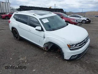 2019 Volkswagen Atlas SEL z VIN 1V2MR2CA0KC563718, wystawiony jako IAAI lot #41743174 z przebiegiem 43 444 mil mil oraz . Historia ofert i sprzedaży dostępna na DreamBid. Obrazek 1.