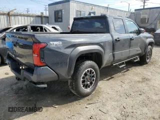 2025 Toyota Tacoma SR with VIN 3TMLB5JNXSM095729, listed as a Copart auction lot 46190185 with 921 mi miles and Salvage Title. Bid and sale history available at DreamBid. Image 3.