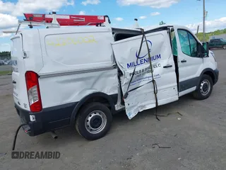 2023 Ford Transit Cargo z VIN 1FTBR1Y88PKB28094, wystawiony jako IAAI lot #42206002 z przebiegiem 22 519 mil mil oraz . Historia ofert i sprzedaży dostępna na DreamBid. Obrazek 4.