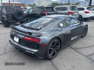 2021 Audi R8 z VIN WUAKBAFX7M7900472, wystawiony jako Copart lot #58422395 z przebiegiem 6493 mil mil oraz Szkody całkowita. Historia ofert i sprzedaży dostępna na DreamBid. Obrazek 4.