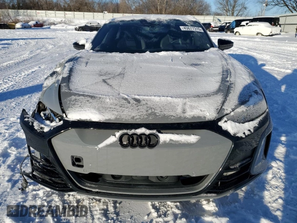 2022 Audi e-tron GT Prestige z VIN WAUEJBFW6N7007945, wystawiony jako Copart lot #45677315 z przebiegiem 32 372 mil mil oraz Nie do naprawy. Historia ofert i sprzedaży dostępna na DreamBid. Obrazek 5.