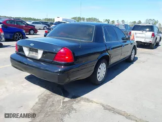 2005 Ford Police Interceptor with VIN 2FAFP71W25X132421, listed as a IAAI auction lot 41813929 with 228,404 mi miles. Bid and sale history available at carsss.com. Image 4.