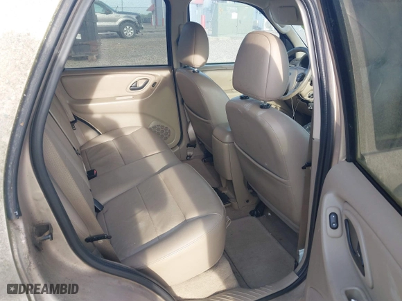 2007 Ford Escape XLT with VIN 1FMYU03187KB17315, listed as a IAAI auction lot 41864785 with 199,225 mi miles. Bid and sale history available at carsss.com. Image 8.