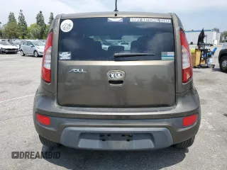 2013 Kia Soul + z VIN KNDJT2A62D7532020, wystawiony jako Copart lot #55184065 z przebiegiem 177 074 mil mil oraz Szkoda całkowita • Salvage title. Historia ofert i sprzedaży dostępna na DreamBid. Obrazek 6.
