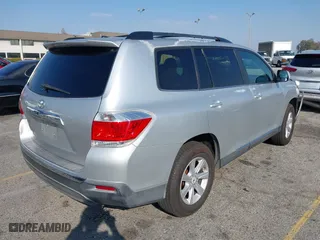 2011 Toyota Highlander with VIN 5TDZK3EH4BS039725, listed as a IAAI auction lot 41434516 with 220,992 mi miles. Bid and sale history available at carsss.com. Image 4.