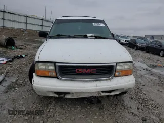 2000 GMC Jimmy Diamond Edition Luxury with VIN 1GKDT13W2Y2117114, listed as a Copart auction lot 85949424 with 0 mi miles and Salvage Title. Bid and sale history available at carsss.com. Image 5.