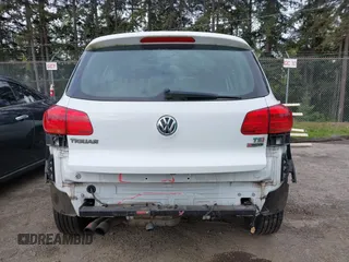 2017 Volkswagen Tiguan S with VIN WVGBV7AX5HK025695, listed as a IAAI auction lot 42071120 with 98,330 mi miles and . Bid and sale history available at DreamBid. Image 17.