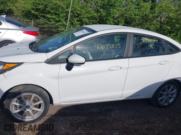 2019 Ford Fiesta SE z VIN 3FADP4BJ9KM136689, wystawiony jako IAAI lot #42095835 z przebiegiem 80 856 mil mil oraz . Historia ofert i sprzedaży dostępna na DreamBid. Obrazek 13.