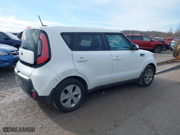 2014 Kia Soul with VIN KNDJN2A28E7111086, listed as a IAAI auction lot 41280944 with 122,006 mi miles. Bid and sale history available at carsss.com. Image 4.