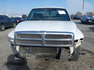 1999 Dodge 1500 z VIN 1B7HC13Y4XJ627063, wystawiony jako IAAI lot #41697073 z przebiegiem 206 776 mil mil oraz . Historia ofert i sprzedaży dostępna na DreamBid. Obrazek 6.