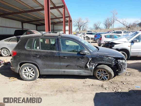 2011 Volkswagen Tiguan S z VIN WVGAV7AX9BW503628, wystawiony jako IAAI lot #41865959 z przebiegiem 121 863 mil mil oraz . Historia ofert i sprzedaży dostępna na DreamBid. Obrazek 13.