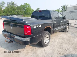 2007 Dodge Dakota SLT z VIN 1D7HW48K97S138512, wystawiony jako IAAI lot #42386042 z przebiegiem 146 629 mil mil oraz . Historia ofert i sprzedaży dostępna na DreamBid. Obrazek 4.