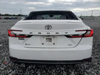 2025 Toyota Camry LE z VIN 4T1DAACK4SU536541, wystawiony jako Copart lot #56383535 z przebiegiem Nie podano mil oraz Szkoda całkowita • Salvage title. Historia ofert i sprzedaży dostępna na DreamBid. Obrazek 6.