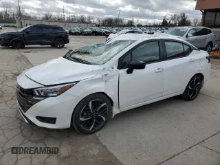 2023 Nissan Versa SR z VIN 3N1CN8FVXPL824846, wystawiony jako Copart lot #53151065 z przebiegiem 25 984 mil mil oraz Szkoda całkowita • Salvage title. Historia ofert i sprzedaży dostępna na DreamBid. Obrazek 1.