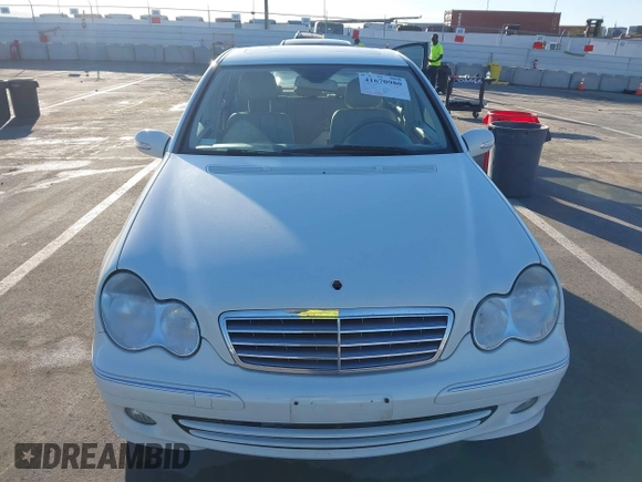2007 Mercedes-Benz C 280 Luxury z VIN WDBRF54H47A945054, wystawiony jako IAAI lot #41670980 z przebiegiem 119 148 mil mil oraz . Historia ofert i sprzedaży dostępna na DreamBid. Obrazek 12.