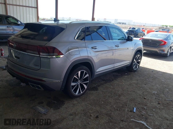 2024 Volkswagen Atlas SEL Premium R-Line z VIN 1V2FE2CA3RC242710, wystawiony jako IAAI lot #42021488 z przebiegiem 20 048 mil mil oraz . Historia ofert i sprzedaży dostępna na DreamBid. Obrazek 4.
