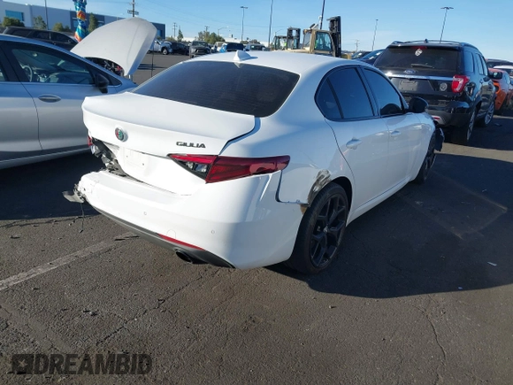 2019 Alfa Romeo Giulia z VIN ZARFAMAN5K7622490, wystawiony jako IAAI lot #41403496 z przebiegiem Nie podano mil oraz . Historia ofert i sprzedaży dostępna na DreamBid. Obrazek 13.