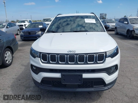 2023 Jeep Compass Latitude z VIN 3C4NJDBN1PT538478, wystawiony jako IAAI lot #41804312 z przebiegiem 14 228 mil mil oraz . Historia ofert i sprzedaży dostępna na DreamBid. Obrazek 13.