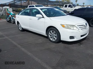 2011 Toyota Camry LE z VIN 4T1BF3EK1BU774851, wystawiony jako IAAI lot #42047606 z przebiegiem 150 059 mil mil oraz . Historia ofert i sprzedaży dostępna na DreamBid. Obrazek 1.