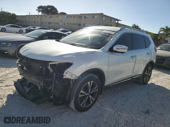 2017 Nissan Rogue S z VIN 5N1AT2MT1HC818371, wystawiony jako Copart lot #45397575 z przebiegiem 79 052 mil mil oraz Nie do naprawy • Non repairable. Historia ofert i sprzedaży dostępna na DreamBid. Obrazek 1.