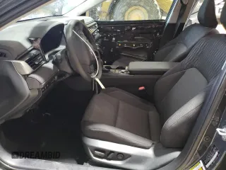 2025 Toyota Camry LE z VIN 4T1DAACK9SU506208, wystawiony jako Copart lot #56706605 z przebiegiem 17 651 mil mil oraz Szkoda całkowita • Salvage title. Historia ofert i sprzedaży dostępna na DreamBid. Obrazek 7.