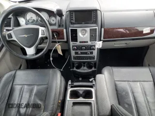 2009 Chrysler Town & Country Touring with VIN 2A8HR54X79R645544, listed as a Copart auction lot 44795395 with 132,044 mi miles and Salvage Title. Bid and sale history available at DreamBid. Image 8.