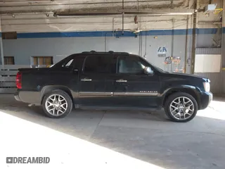 2011 Chevrolet Avalanche LTZ with VIN 3GNTKGE31BG317309, listed as a IAAI auction lot 41625790 with 280,943 mi miles. Bid and sale history available at carsss.com. Image 13.