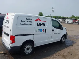 2019 Nissan NV200 S z VIN 3N6CM0KN9KK696232, wystawiony jako IAAI lot #42438873 z przebiegiem 162 260 mil mil oraz . Historia ofert i sprzedaży dostępna na DreamBid. Obrazek 14.