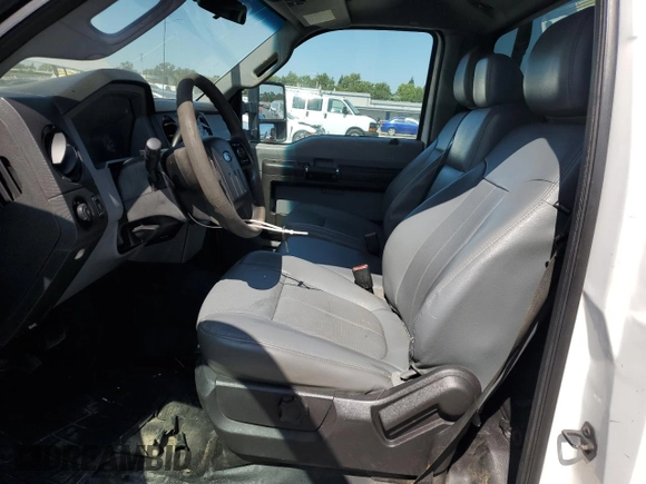 2014 Ford F-250 XL z VIN 1FTBF2A63EEA73881, wystawiony jako Copart lot #57694895 z przebiegiem 228 589 mil mil oraz Czysty tytuł • Clean title. Historia ofert i sprzedaży dostępna na DreamBid. Obrazek 7.