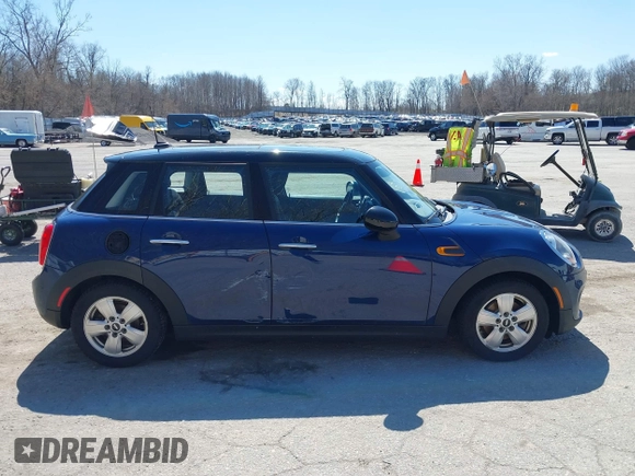 2015 MINI Hardtop 4 Door z VIN WMWXS5C58FT829805, wystawiony jako IAAI lot #42023026 z przebiegiem 141 330 mil mil oraz . Historia ofert i sprzedaży dostępna na DreamBid. Obrazek 13.