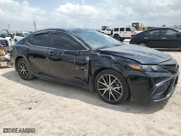 2024 Toyota Camry SE with VIN 4T1T11AK4RU889578, listed as a Copart auction lot 54047385 with 26,991 mi miles and Salvage Title. Bid and sale history available at carsss.com. Image 4.