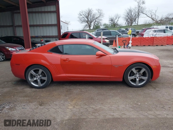 2012 Chevrolet Camaro 1LT z VIN 2G1FB1E36C9205287, wystawiony jako IAAI lot #42076941 z przebiegiem 86 155 mil mil oraz . Historia ofert i sprzedaży dostępna na DreamBid. Obrazek 14.