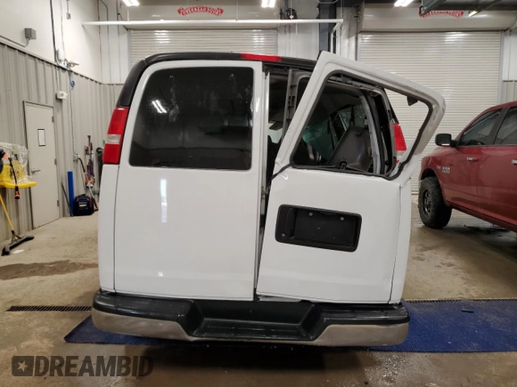 2017 Chevrolet Express Passenger LT z VIN 1GAZGPFG2H1340071, wystawiony jako Copart lot #48771005 z przebiegiem 131 966 mil mil oraz Szkoda całkowita • Salvage title. Historia ofert i sprzedaży dostępna na DreamBid. Obrazek 6.