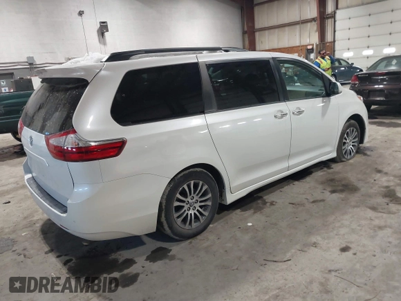 2019 Toyota Sienna XLE Auto Access Seat with VIN 5TDYZ3DC9KS011402, listed as a IAAI auction lot 41597111 with 127,466 mi miles. Bid and sale history available at carsss.com. Image 4.