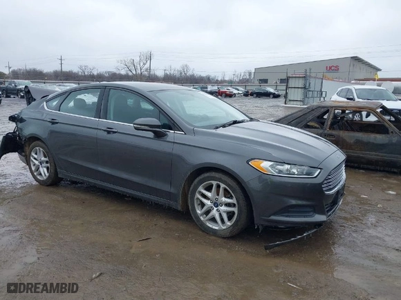 2016 Ford Fusion SE with VIN 3FA6P0H7XGR331935, listed as a IAAI auction lot 41548288 with 122,107 mi miles. Bid and sale history available at carsss.com. Image 1.