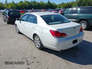 2007 Toyota Avalon XL z VIN 4T1BK36B07U220489, wystawiony jako IAAI lot #42332158 z przebiegiem 157 534 mil mil oraz . Historia ofert i sprzedaży dostępna na DreamBid. Obrazek 3.