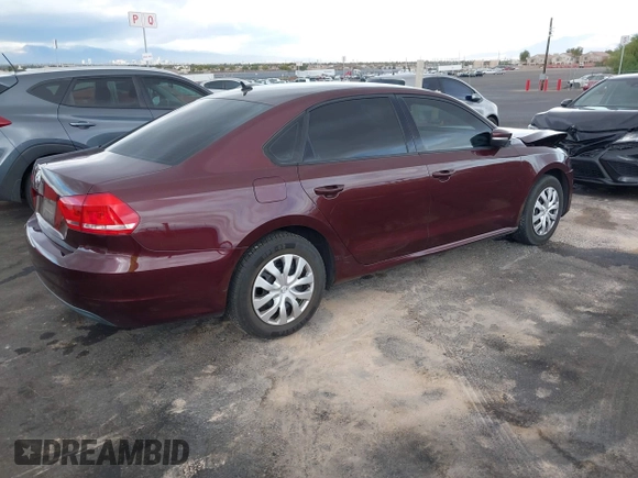 2014 Volkswagen Passat S z VIN 1VWAP7A37EC018810, wystawiony jako IAAI lot #40968457 z przebiegiem 102 606 mil mil oraz . Historia ofert i sprzedaży dostępna na DreamBid. Obrazek 4.